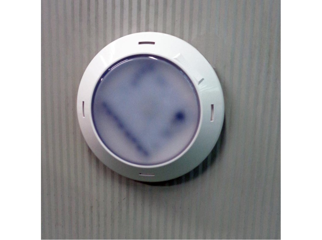 ΦΩΤΑ ΓΙΑ ΠΙΣΙΝΕΣ ΕΔΑΦΟΥΣ ΜΕ ΛΕΥΚΑ LED