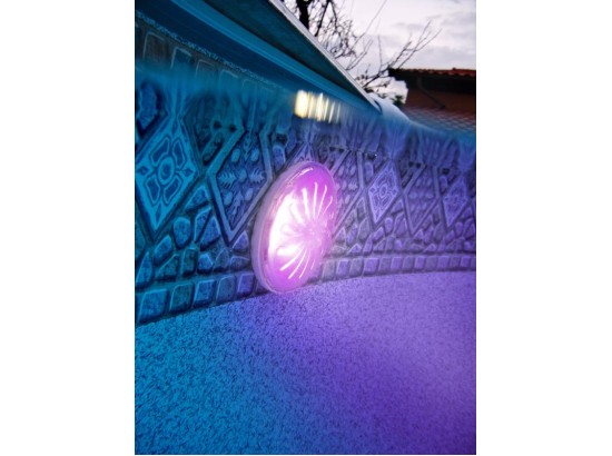 ΦΩΤΑ ΓΙΑ ΥΠΕΡΓΕΙΕΣ ΠΙΣΙΝΕΣ ΜΕ ΕΓΧΡΩΜΑ LED